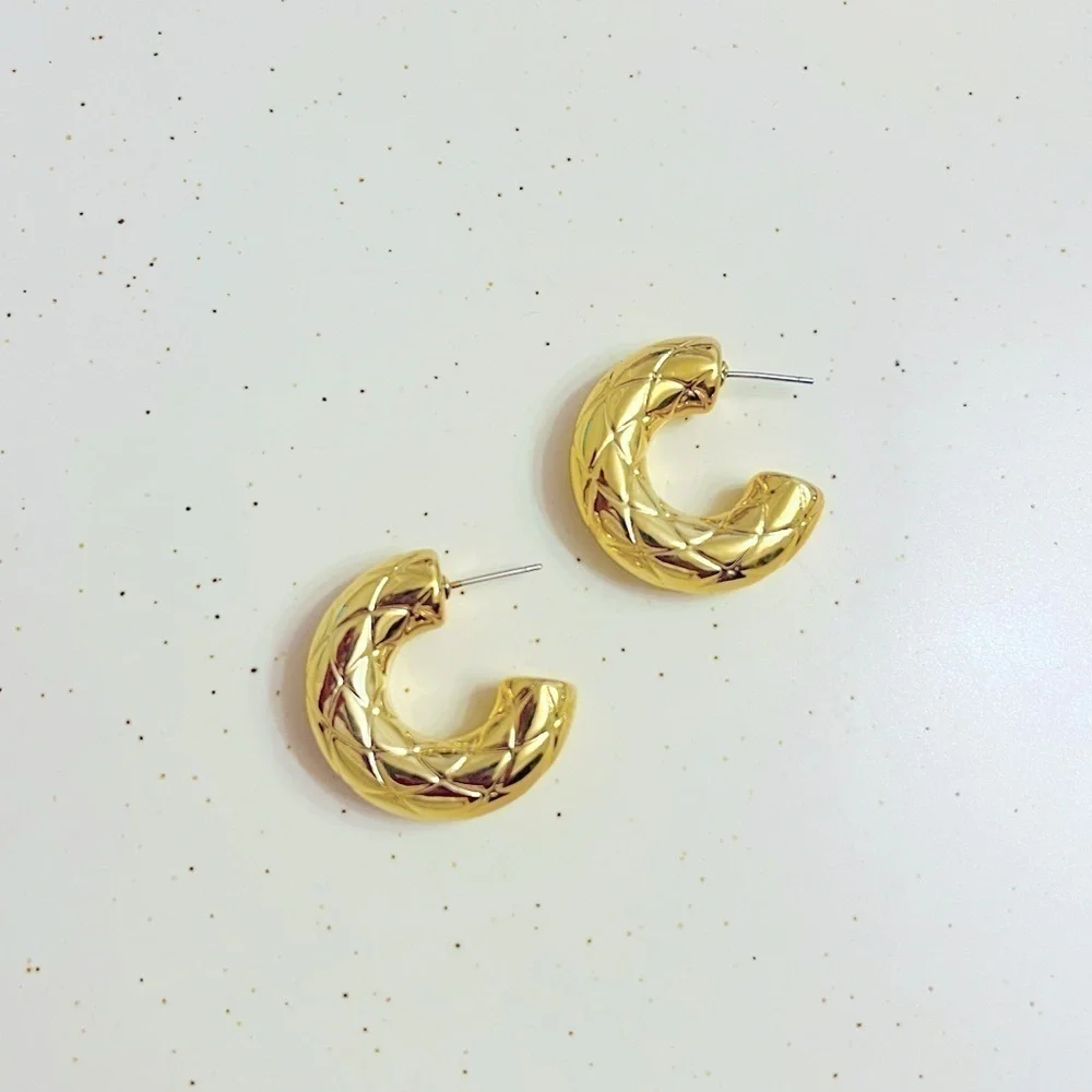 Quilt gold thick earrings